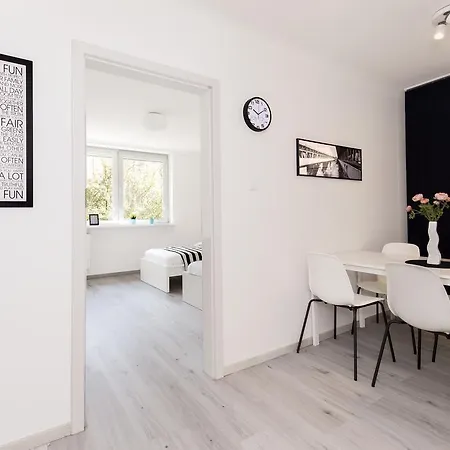 Warsawrent Hit Warschau